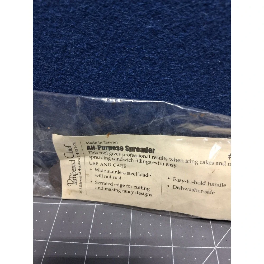 Pampered Chef All Purpose Spreader Black 1641 Stainless Serrated Blade
